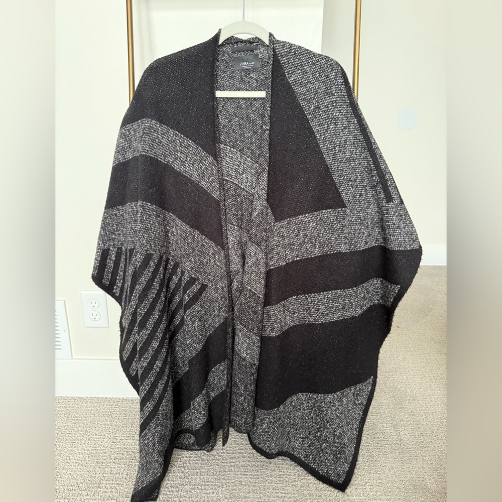 Zara Knit Black and Gray Poncho